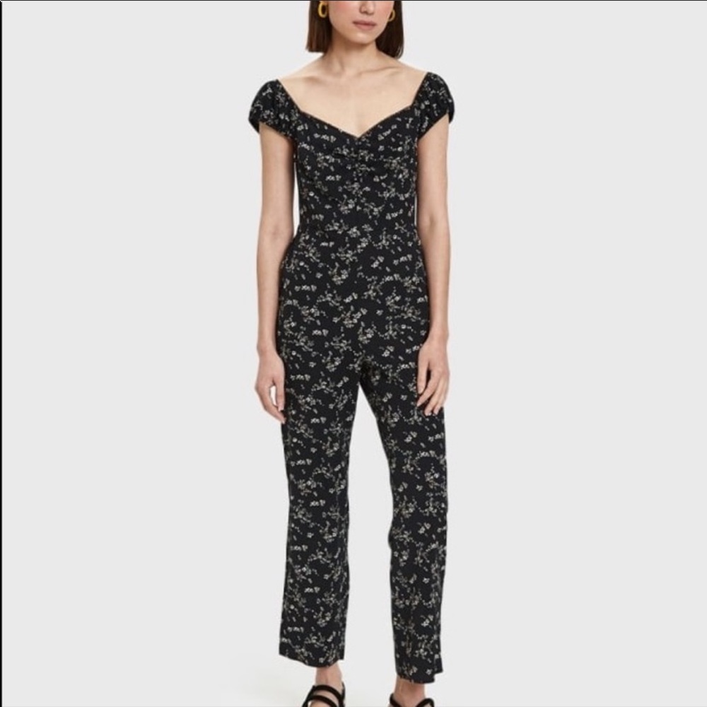 Super cute cap sleeve jumpsuit. Perfect for summer.